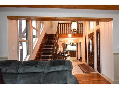 105 Mcpherson Square Square, Hinton, AB - Indoor Photo Showing Living Room