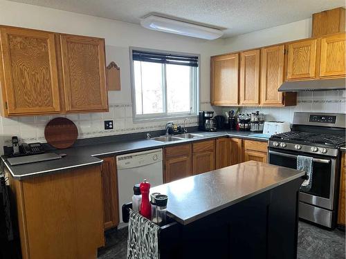 708 8 Street, Fox Creek, AB - Indoor Photo Showing Kitchen With Double Sink