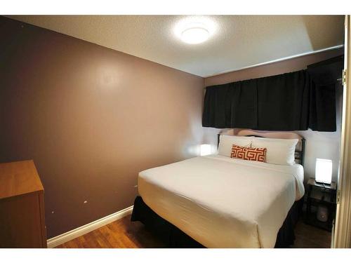 106 Chetamon Drive, Hinton, AB - Indoor Photo Showing Bedroom