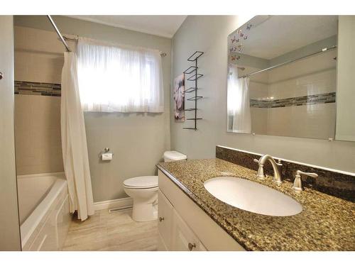 106 Chetamon Drive, Hinton, AB - Indoor Photo Showing Bathroom