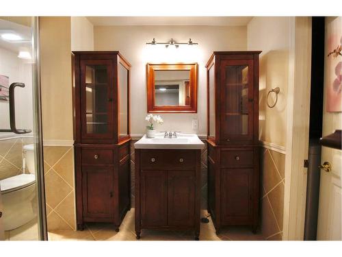 106 Chetamon Drive, Hinton, AB - Indoor Photo Showing Bathroom