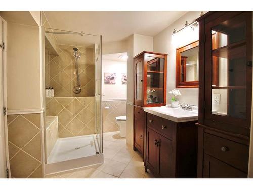 106 Chetamon Drive, Hinton, AB - Indoor Photo Showing Bathroom