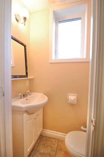 106 Chetamon Drive, Hinton, AB - Indoor Photo Showing Bathroom