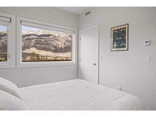 301B-209 Stewart Creek Rise, Canmore, AB - Indoor Photo Showing Bedroom