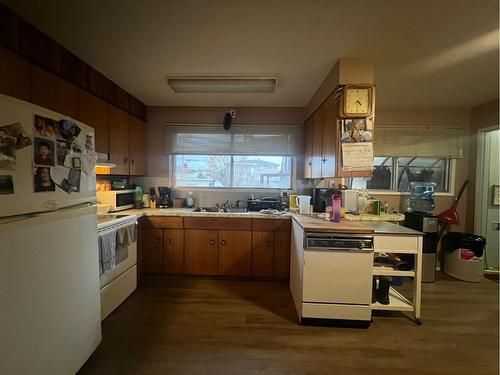 4739 55 Avenue, Whitecourt, AB - Indoor Photo Showing Kitchen With Double Sink