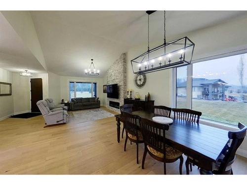 37-16511 Township Road 532A, Rural Yellowhead County, AB - Indoor Photo Showing Dining Room