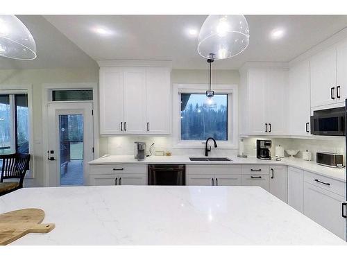 37-16511 Township Road 532A, Rural Yellowhead County, AB - Indoor Photo Showing Kitchen