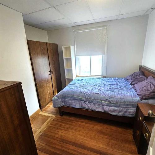 4827 5 Avenue, Edson, AB - Indoor Photo Showing Bedroom