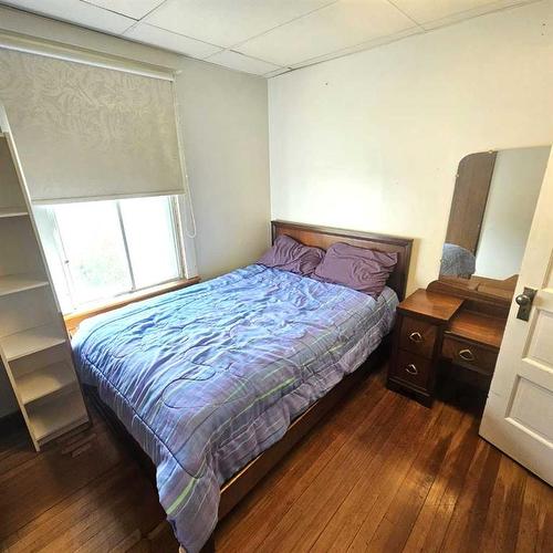 4827 5 Avenue, Edson, AB - Indoor Photo Showing Bedroom