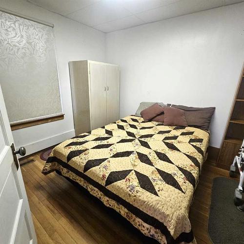 4827 5 Avenue, Edson, AB - Indoor Photo Showing Bedroom