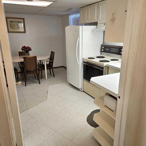 4827 5 Avenue, Edson, AB - Indoor Photo Showing Kitchen