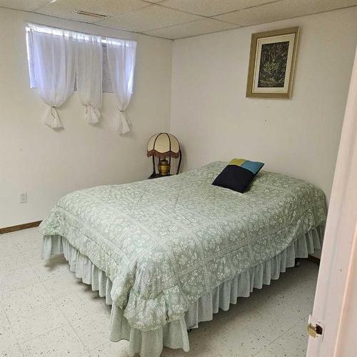 4827 5 Avenue, Edson, AB - Indoor Photo Showing Bedroom