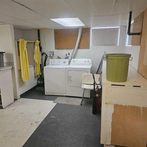 4827 5 Avenue, Edson, AB - Indoor Photo Showing Laundry Room