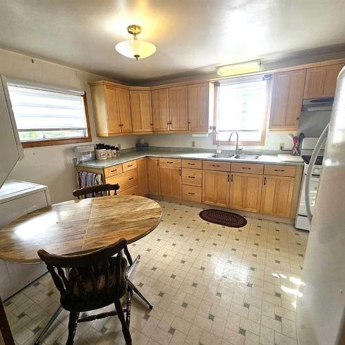 4827 5 Avenue, Edson, AB - Indoor Photo Showing Kitchen With Double Sink