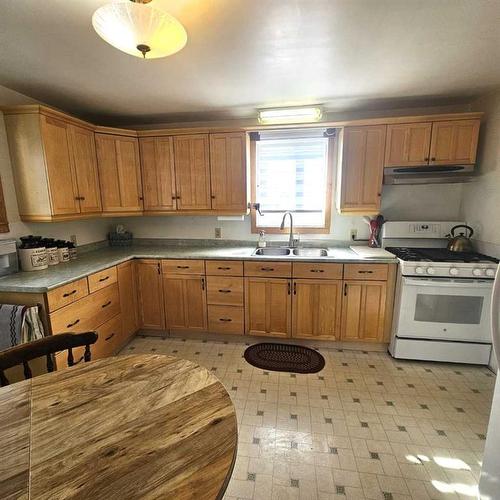 4827 5 Avenue, Edson, AB - Indoor Photo Showing Kitchen With Double Sink