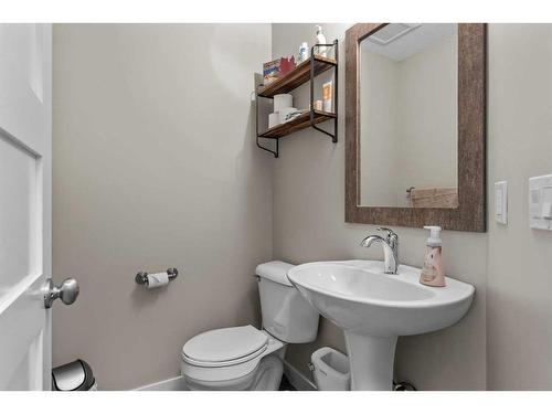 701-102 Stewart Creek Rise, Canmore, AB - Indoor Photo Showing Bathroom