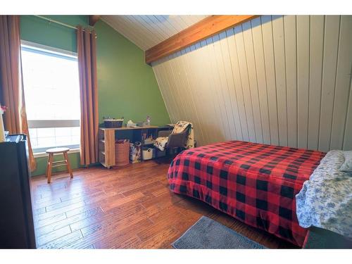 693028 Highway 813, Athabasca, AB - Indoor Photo Showing Bedroom