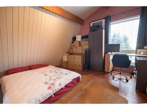 693028 Highway 813, Athabasca, AB - Indoor Photo Showing Bedroom