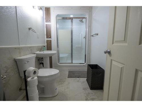 693028 Highway 813, Athabasca, AB - Indoor Photo Showing Bathroom