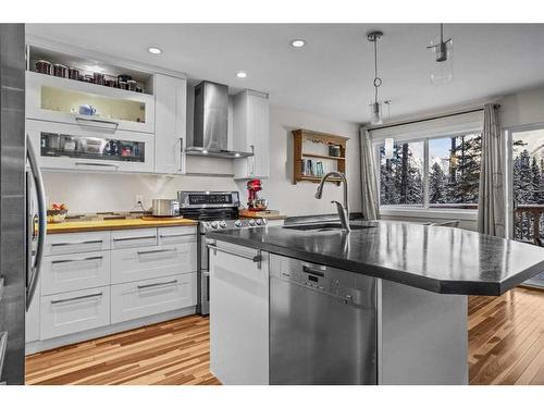 922 Lawrence Grassi Ridge, Canmore, AB - Indoor Photo Showing Kitchen