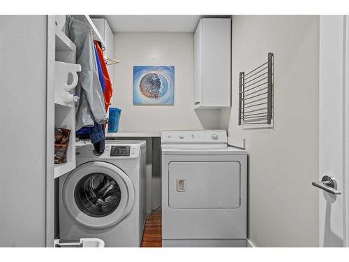 922 Lawrence Grassi Ridge, Canmore, AB - Indoor Photo Showing Laundry Room