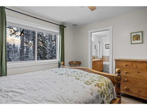 922 Lawrence Grassi Ridge, Canmore, AB - Indoor Photo Showing Bedroom