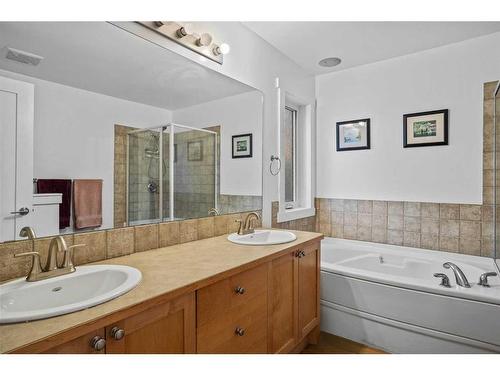 922 Lawrence Grassi Ridge, Canmore, AB - Indoor Photo Showing Bathroom