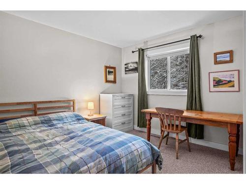 922 Lawrence Grassi Ridge, Canmore, AB - Indoor Photo Showing Bedroom