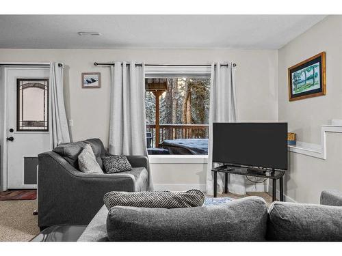 922 Lawrence Grassi Ridge, Canmore, AB - Indoor Photo Showing Living Room