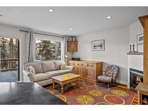 922 Lawrence Grassi Ridge, Canmore, AB - Indoor Photo Showing Living Room