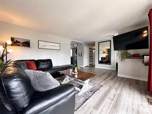 80 Chickadee Drive, Whitecourt, AB - Indoor Photo Showing Living Room