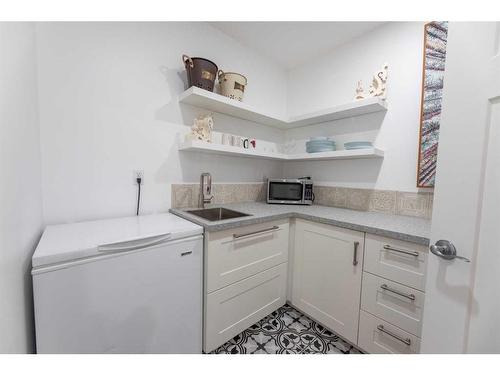 199 Moberly Drive, Hinton, AB - Indoor Photo Showing Laundry Room