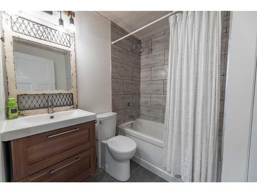 199 Moberly Drive, Hinton, AB - Indoor Photo Showing Bathroom