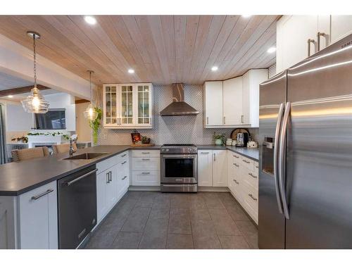 199 Moberly Drive, Hinton, AB - Indoor Photo Showing Kitchen