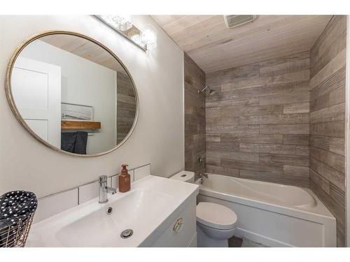 199 Moberly Drive, Hinton, AB - Indoor Photo Showing Bathroom