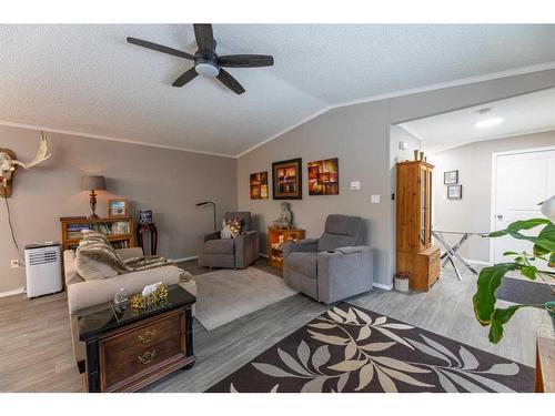 199 Moberly Drive, Hinton, AB - Indoor Photo Showing Living Room