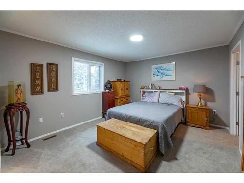 199 Moberly Drive, Hinton, AB - Indoor Photo Showing Bedroom