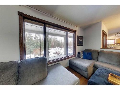 7212 Glenwood Drive, Edson, AB - Indoor Photo Showing Living Room