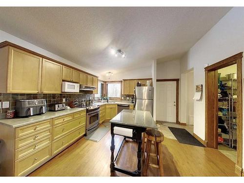 7212 Glenwood Drive, Edson, AB - Indoor Photo Showing Kitchen