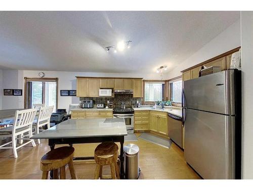 7212 Glenwood Drive, Edson, AB - Indoor Photo Showing Kitchen