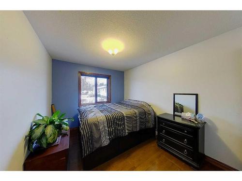 7212 Glenwood Drive, Edson, AB - Indoor Photo Showing Bedroom