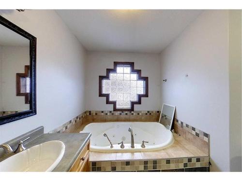 7212 Glenwood Drive, Edson, AB - Indoor Photo Showing Bathroom