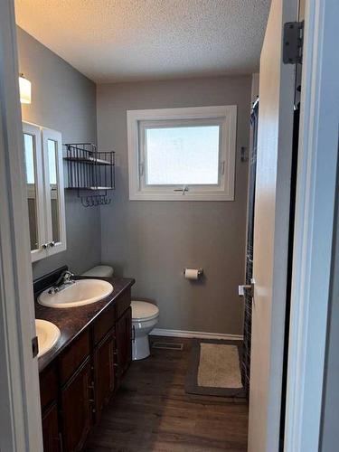 208 Slade Drive, Nanton, AB - Indoor Photo Showing Bathroom