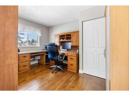 284 Eaton Drive, Hinton, AB - Indoor Photo Showing Office