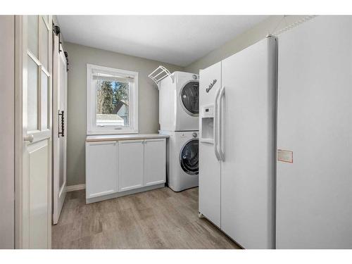 284 Eaton Drive, Hinton, AB - Indoor Photo Showing Laundry Room