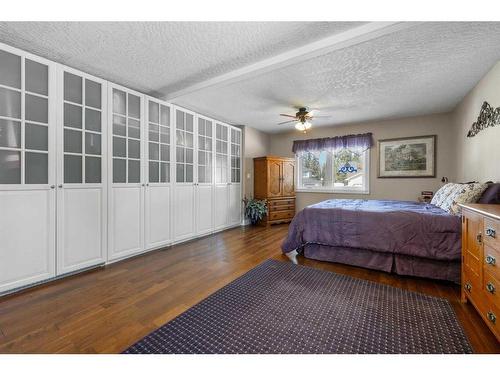 284 Eaton Drive, Hinton, AB - Indoor Photo Showing Bedroom