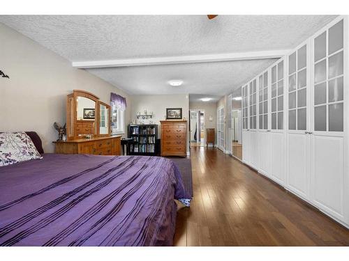 284 Eaton Drive, Hinton, AB - Indoor Photo Showing Bedroom