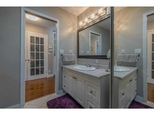 284 Eaton Drive, Hinton, AB - Indoor Photo Showing Bathroom