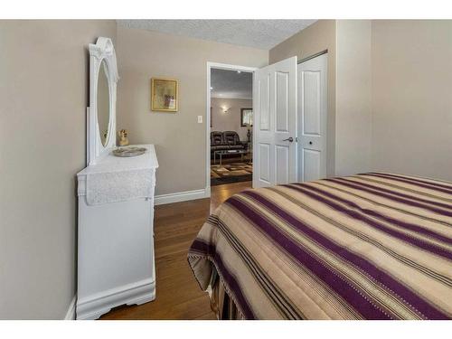 284 Eaton Drive, Hinton, AB - Indoor Photo Showing Bedroom