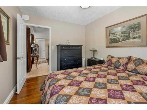 284 Eaton Drive, Hinton, AB - Indoor Photo Showing Bedroom